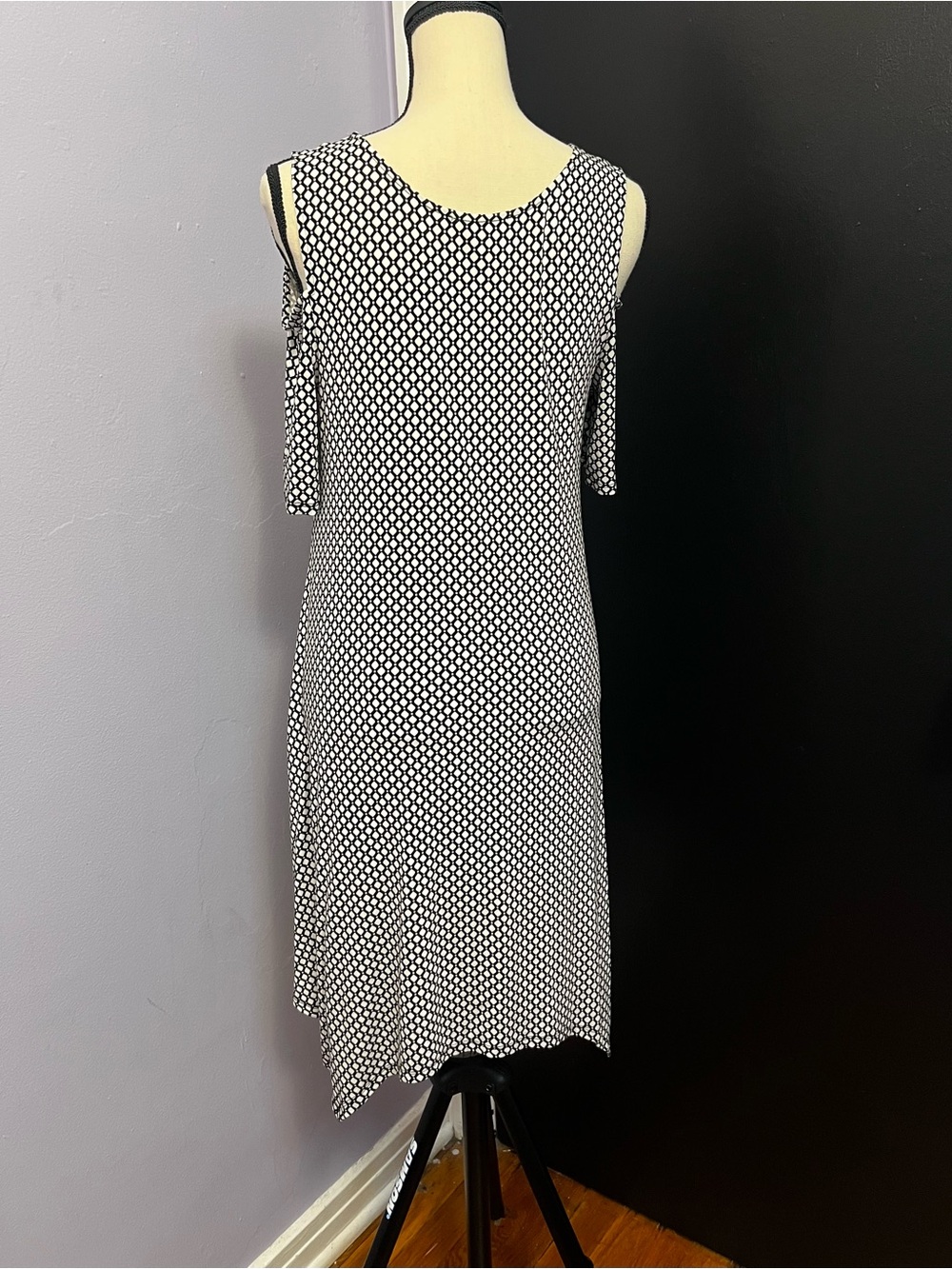 Adrianna Papell Black and White Cold-Shoulder Geometric A-Line Dress - Picture 2 of 4